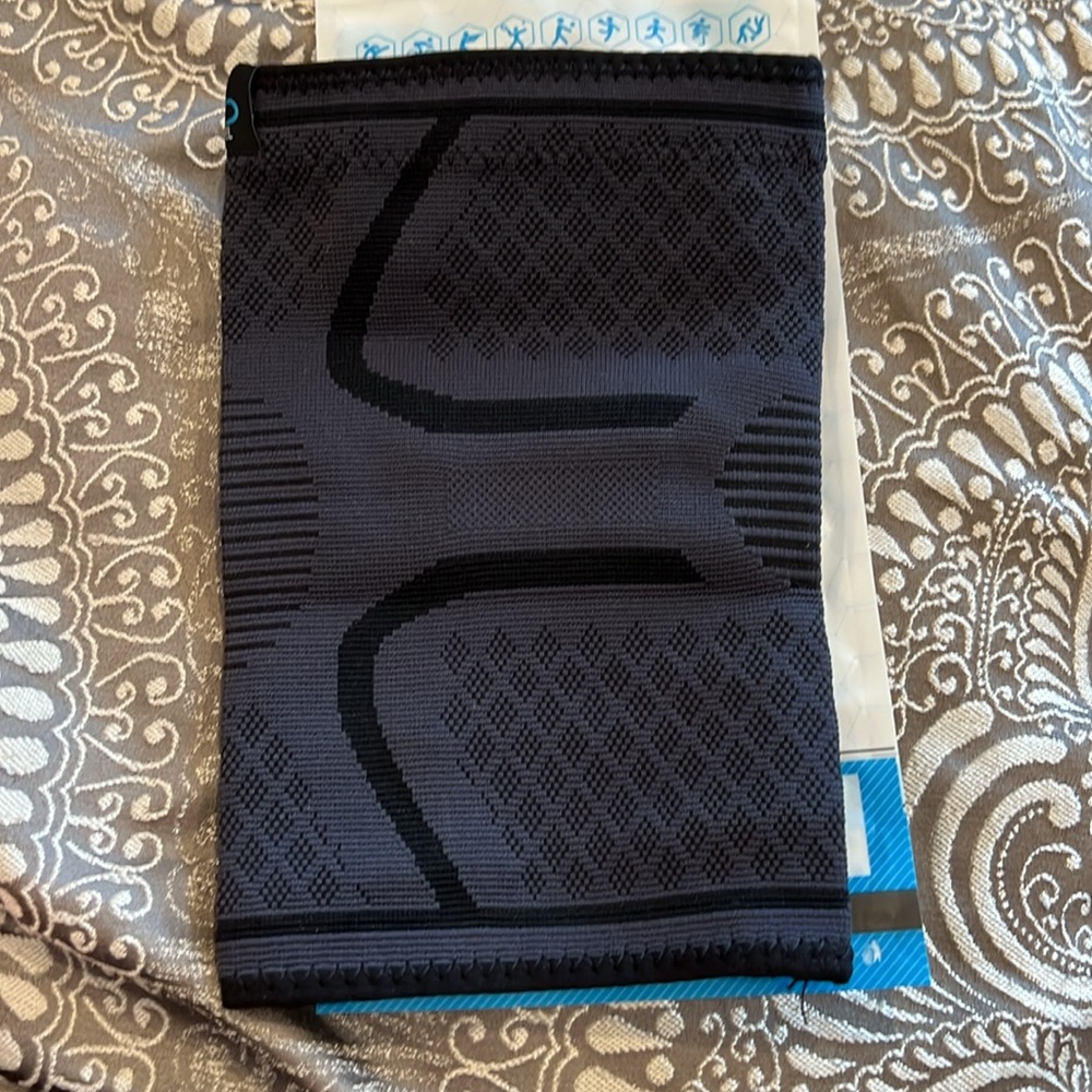 Compression Knee Sleeve - Picture 4 of 5